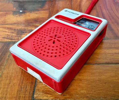 Vintage Functional Hitachi Transistor Radio Hobbies Toys