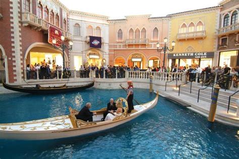 Condition of 2 rescued from Venetian canal improves - Las Vegas Sun News