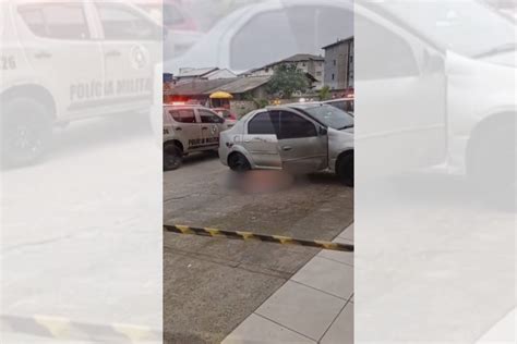 Homem assassinado comia lanche dentro do carro quando foi atingido à