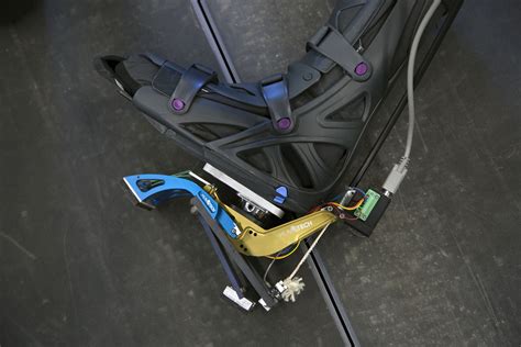 HuMoTech’s robotic feet make it easier to test drive a bunch of