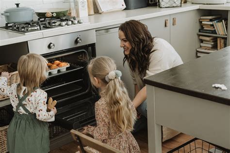 6 Telltale Signs Its Time For A Gas Oven Appliance Repair