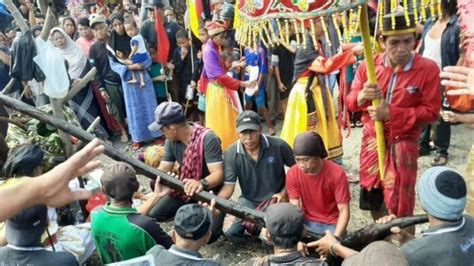 Retorika Upacara Ritual Mappalili Dan Bissu Kabupaten Pangkep Palontaraq