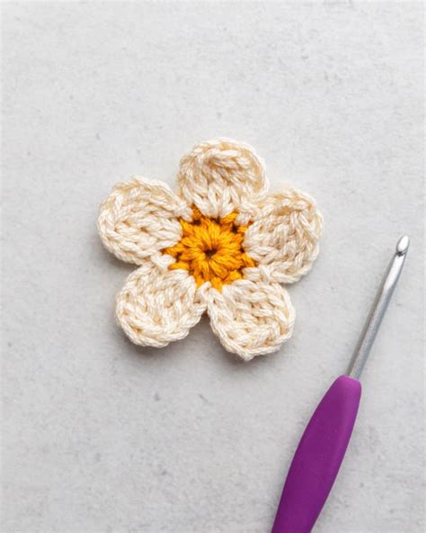 Here S A Quick And Easy Crochet Flower Pattern You Can Make With A