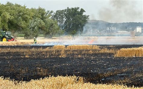 Heinsberg Weizenfeld Brennt In Himmerich