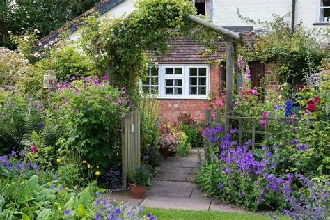 English Cottage Garden Flowers English Cottage Garden Design Ideas Planted With Various Kind