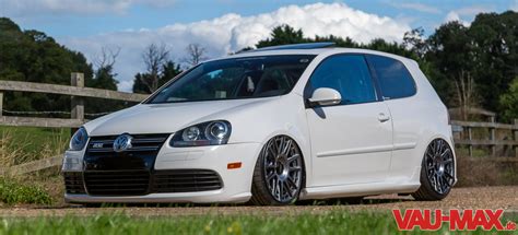 Airenwertes Tuning Texanischer Vw Golf R Mit Rotiform Und Airride