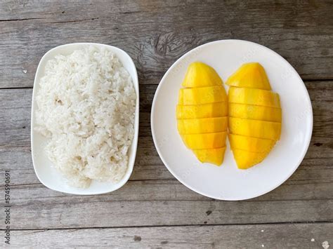 Mango and sticky rice with coconut milk Thai food Stock Photo | Adobe Stock