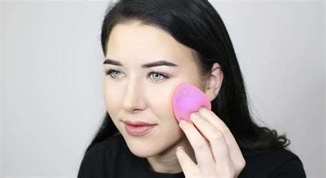 Using A Makeup Sponge