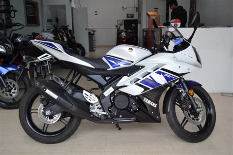 MotoMoteros YAMAHA YZF R15 Versión 2 0 La armonía entre el piloto y