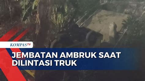 Dilintasi Truk Bermuatan Genteng Jembatan Penghubung Kawasan Pancoran