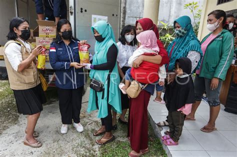 Operasi Pasar Minyak Goreng Murah Di Palangkaraya Antara Foto