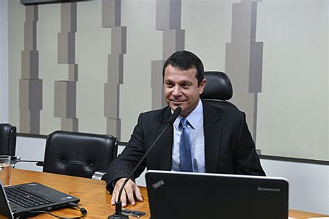 Senador Reguffe foi o único do DF a votar contrário à PEC Política