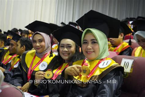 Rektor Unhas Mewisuda Lulusan Baru Periode Juni Hasanuddin