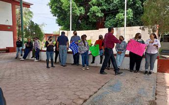 Maestros y personal del CETIS 88 realizaron paro laboral en Gómez