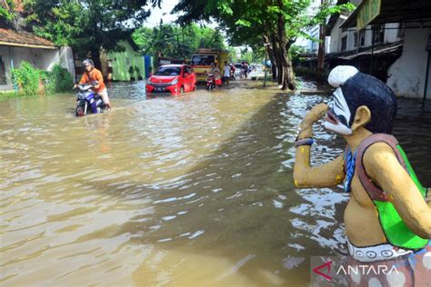 Banjir Merendam Jalan Penghubung Kudus Purwodadi Antara News