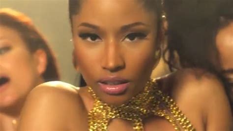 See Nicki Minaj Rub Her Butt On Drake In Her New Video Anaconda