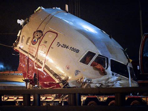 Plane crash in Moscow kills 4 - Photo 1 - Pictures - CBS News