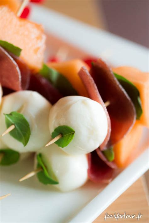 Brochettes De Melon Jambon Cru Mozzarella Et Basilic Food For Love