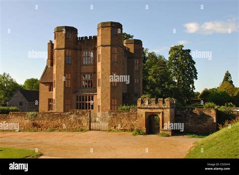 Leicester`s Gatehouse Kenilworth Castle Warwickshire England Uk