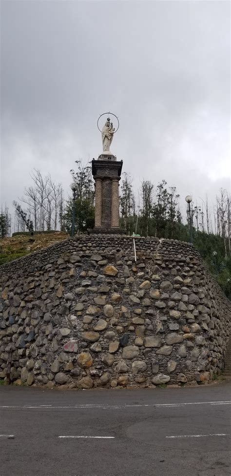 Funchal Estátua da Nossa Senhora da Paz erguida em 1927 no Terreiro