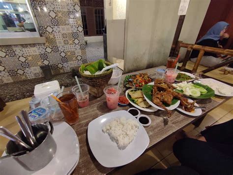 Rumah Makan Kampung Kecil Terdekat Restoran Dan Tempat Makan