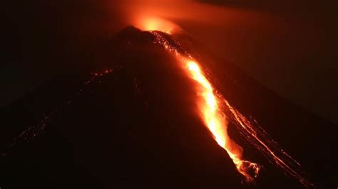 Vulkanausbruch In Mexiko Der Colima Spuckt Lava Video Welt