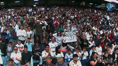 La emoción de un hombre al entrar en el Bernabéu y ver a las leyendas