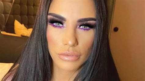 Katie Prices Furious Fans Left £360 Out Of Pocket As Make Up Class