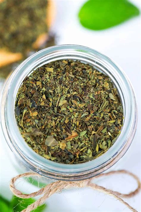 How to Dry Basil Leaves: Quick & Easy Methods