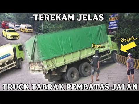 TEREKAM JELAS Detik Detik Truck Hino Muatan Batu Bara Tabrak