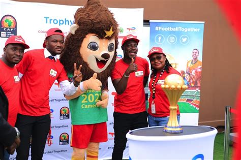 Trophy Tour de la CAN TotalEnergies 2021 le trophée présenté à Abidjan