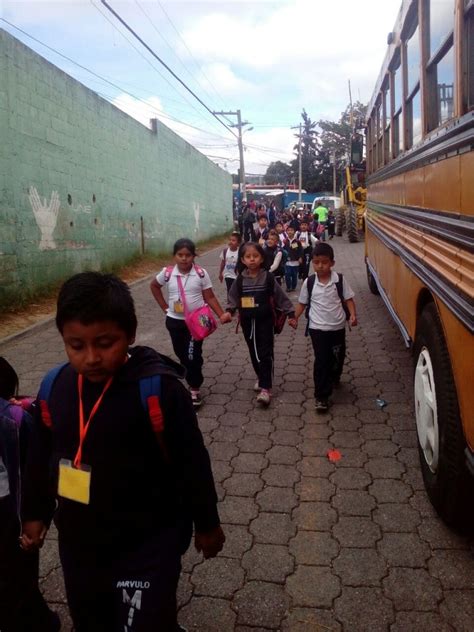 Evacúan escuelas de Mixco por amenaza de bomba El Siglo