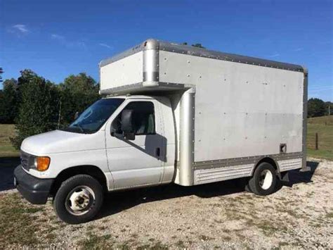 Ford E 450 2006 Van Box Trucks