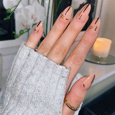 20 Fashionable Almond Nails For 2021 Ideasdonuts