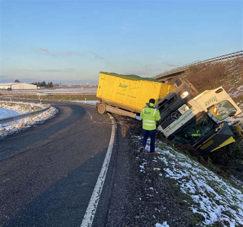 Mutterstadt Lkw landet im Straßengraben der B9 Metropolnews info