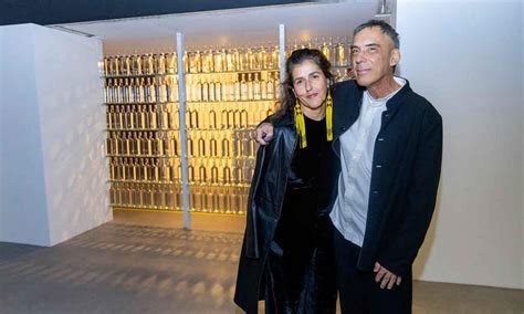 Quem E A Esposa De Arnaldo Antunes - Arnaldo Antunes prestigia a mulher, Márcia Xavier, em exposição em Belo Hor