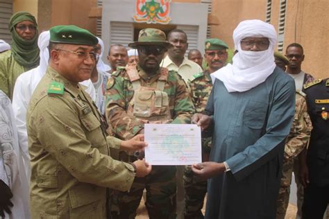 Remise de témoignage de satisfaction au PDG du Groupe SOS à Agadez Le