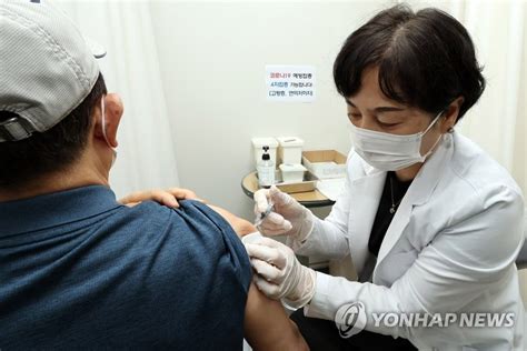 내일부터 50대 이상 4차 접종백신 선택 가능 한국경제