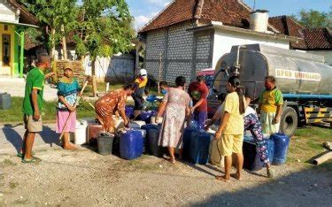 Bpbd Bojonegoro Mulai Dropping Air Bersih Ke Desa Kekeringan