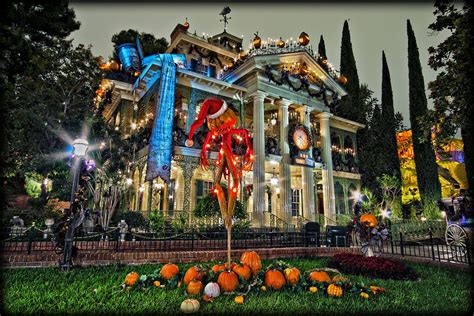 Disneylands Nightmare Before Christmas Overlay At The Haunted Mansion