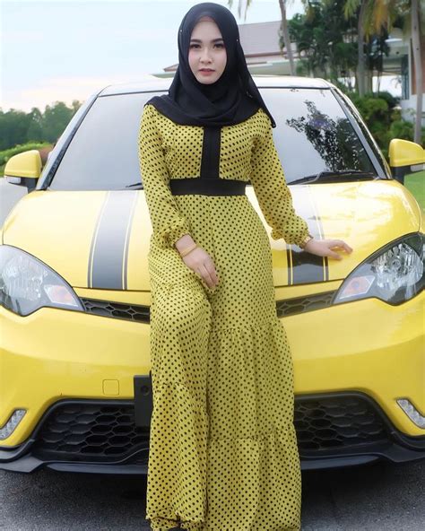 Gambar Mungkin Berisi 1 Orang Berdiri Mobil Dan Luar Ruangan Wanita Jilbab Cantik Hijab