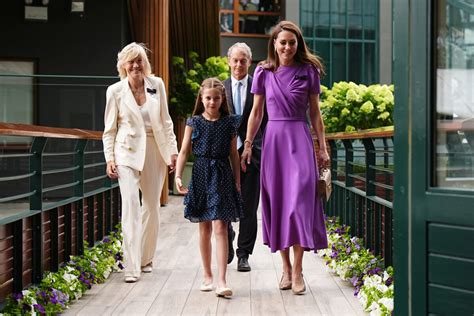 Foto Kate Middleton Apostou Em Vestido Lil S Grifado Da Safiyaa