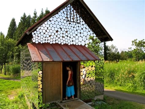 These Mirror Cabins Blend Into The Surrounding Landscape To Go Invisible