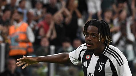 Pemain Tahun Samuel Mbangula Cetak Gol Saat Juventus Bungkam Como