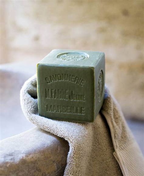 Savon de Marseille à lhuile dolive 600g Marius Fabre