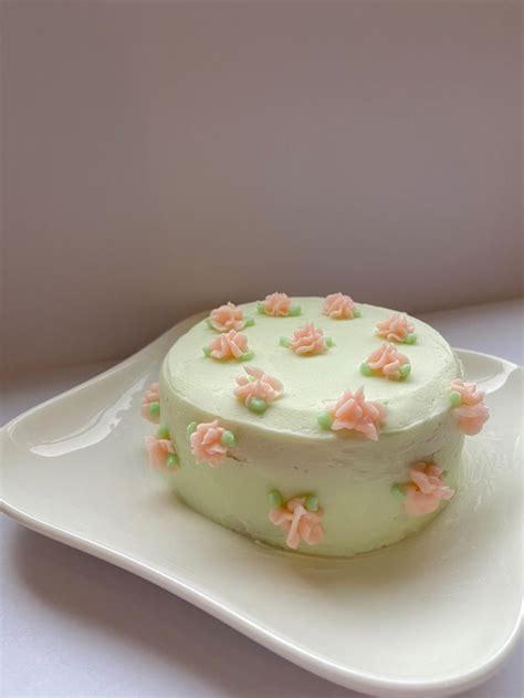 Minimalist Pink Rose Cake Pretty Birthday Cakes Green Birthday