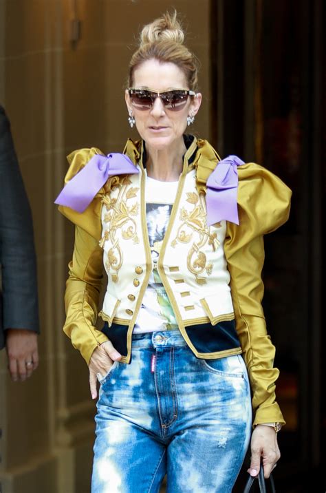 Photo Céline Dion à la sortie de l hôtel Le Royal Monceau à Paris