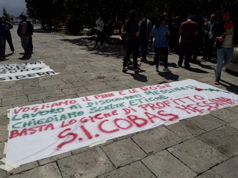 La protesta di Si Cobas a Messina Il vero virus da abbattere è il