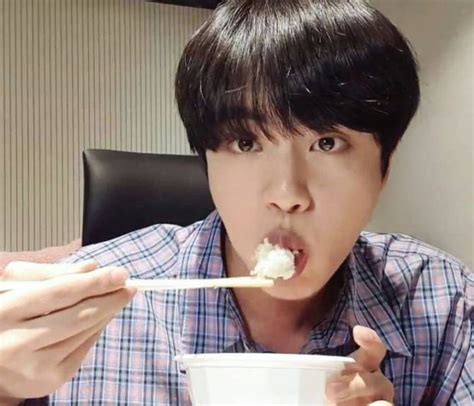 Bts Community Posts 석진시💜 Eat Jin 8 Years🐹🍽축하해요💜 맛있게 먹는 석진이에게 여러번 힐링된