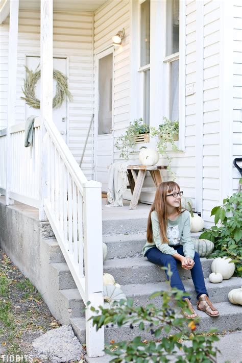 5 Tips for Fall Front Porch Decorating Story - Tidbits